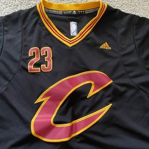 CLEVELAND CAVALIERS LEBRON JAMES jersey